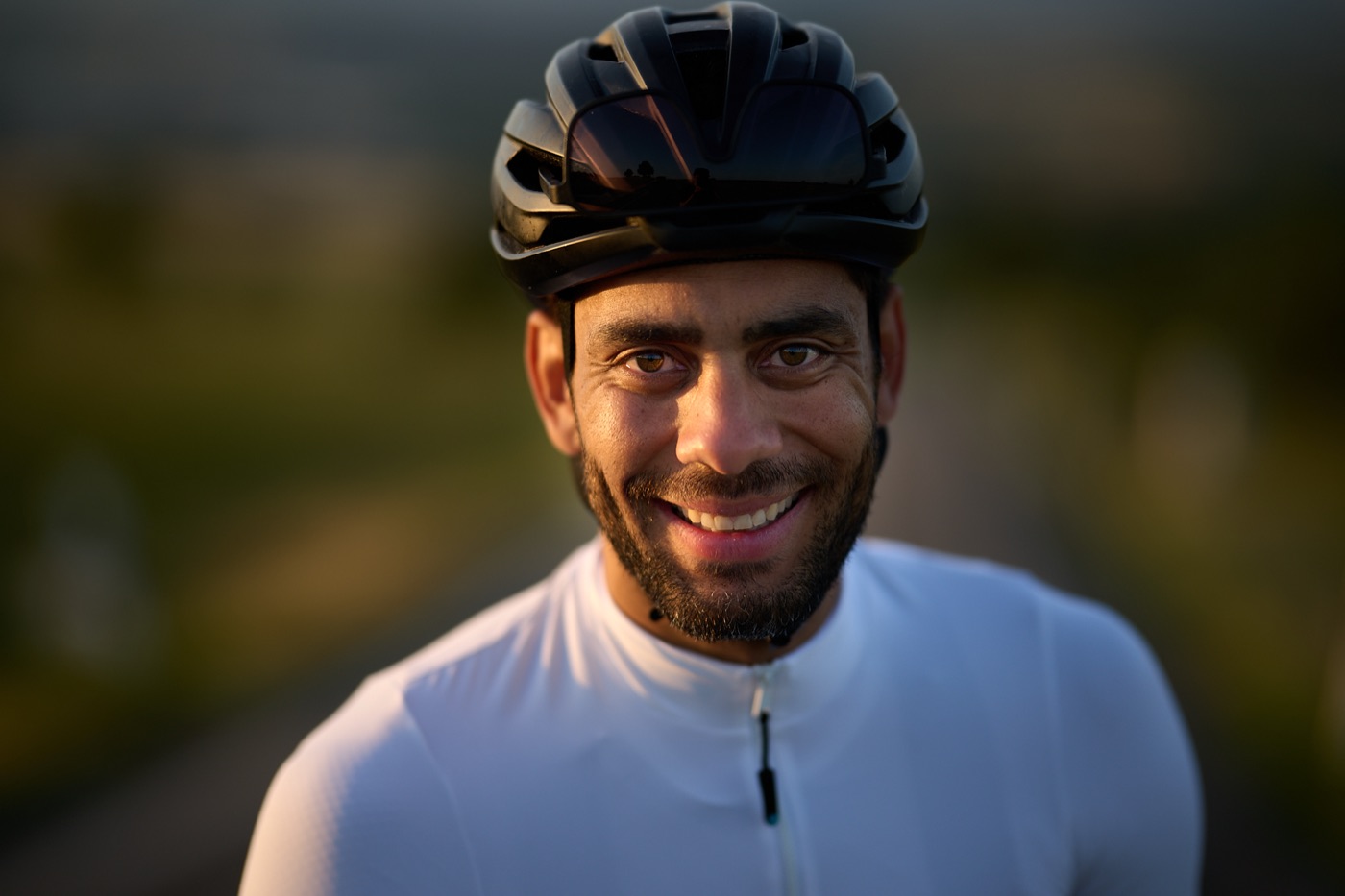 Elmar im Trikot, Helm und Brille — kurz vor dem Start